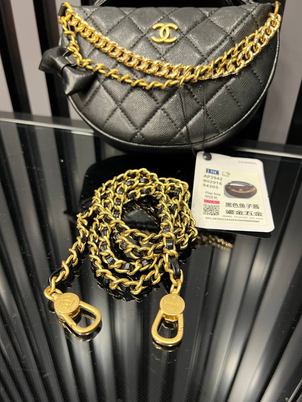 Chanel Pouch - Grained shiny calfskin & gold-tone metal, black