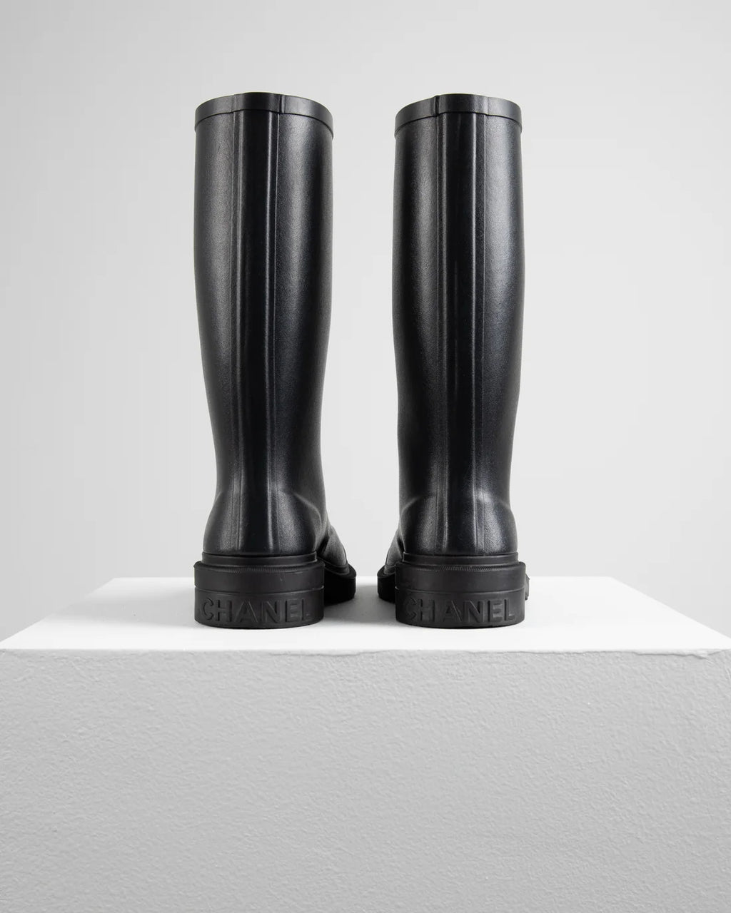 Chanel Rainboots in Black with White Scarpe