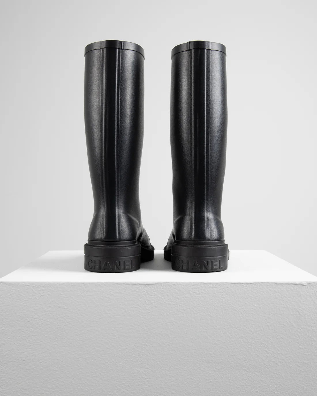 Chanel Rainboots in Black with White Scarpe